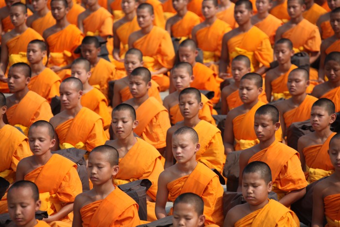 Novices_meditating